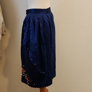 Vintage DA FU GUI  embroidered  100%Silk skirt  size (34) small